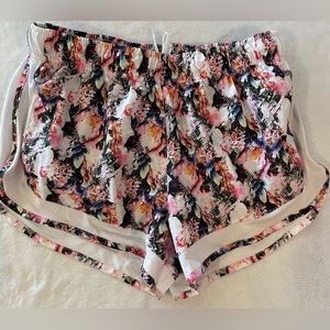 EUC LEG3ND athletic shorts, size large, pattern shorts